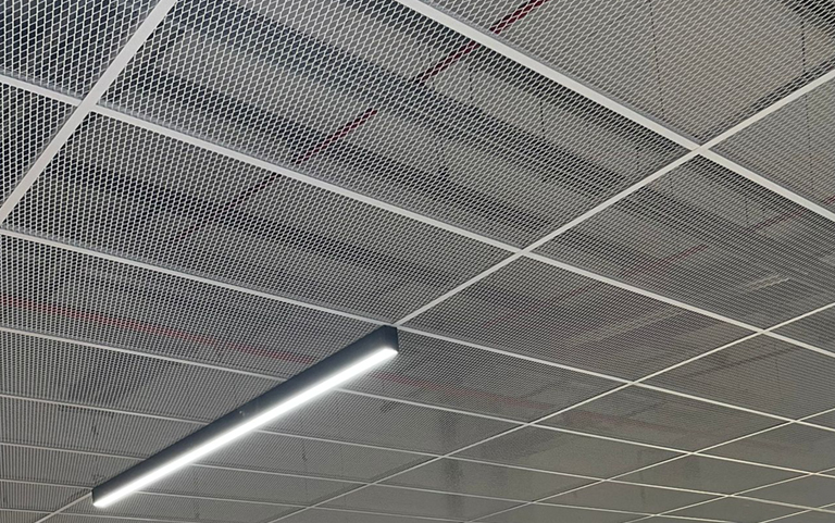 Tavan din plasa expandata lay-on